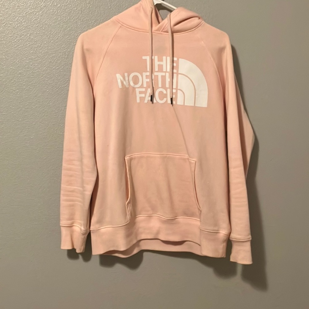 woman’s north face hoodie